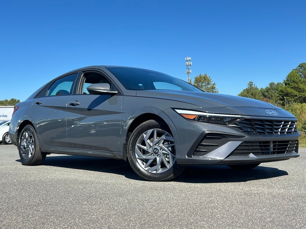 New 2025 Hyundai Elantra Hybrid Blue Sedan