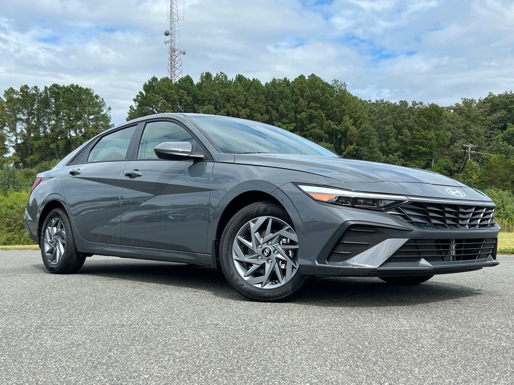 New 2025 Hyundai Elantra Hybrid Blue Sedan