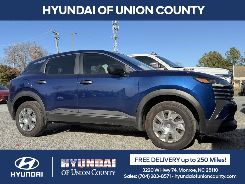 2025 Nissan Kicks S's photo