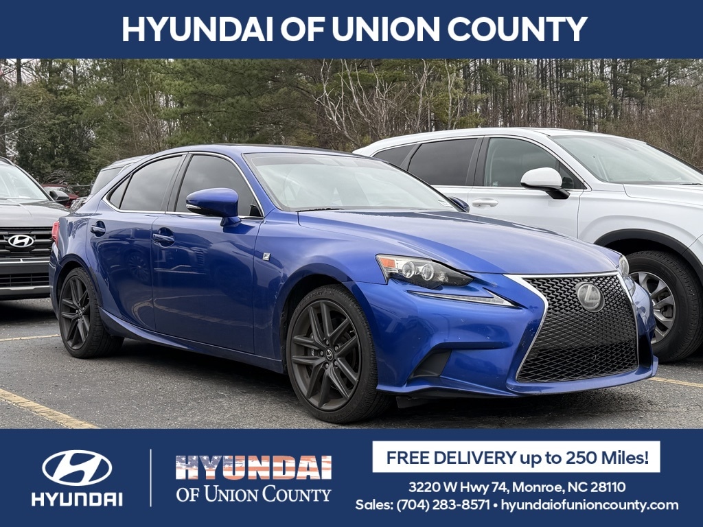 2016 Lexus IS 350's photo