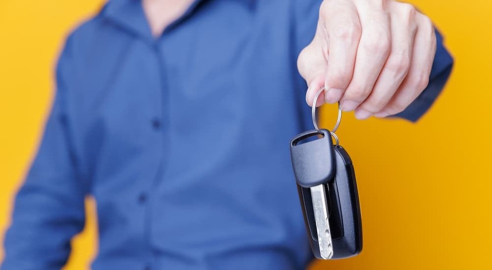 A person handing over keys.