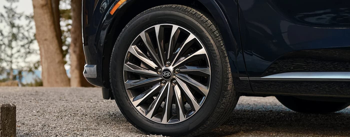 Rim and tire on a blue 2025 Hyundai Palisade for sale
