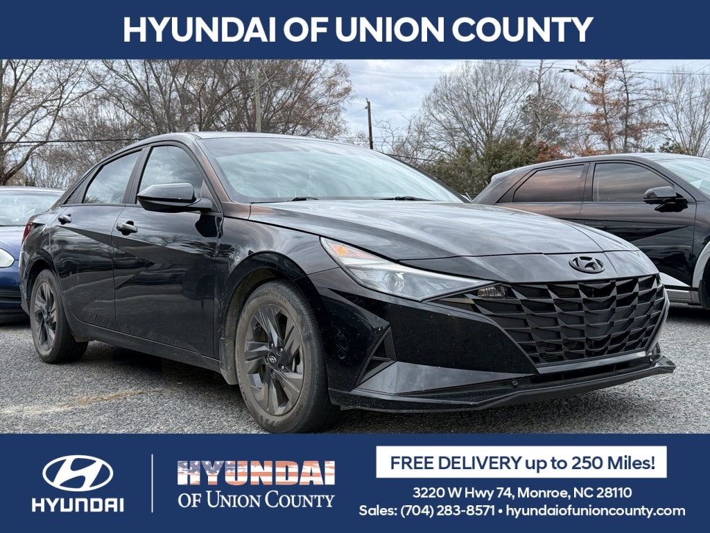 2022 Hyundai Elantra SEL's photo