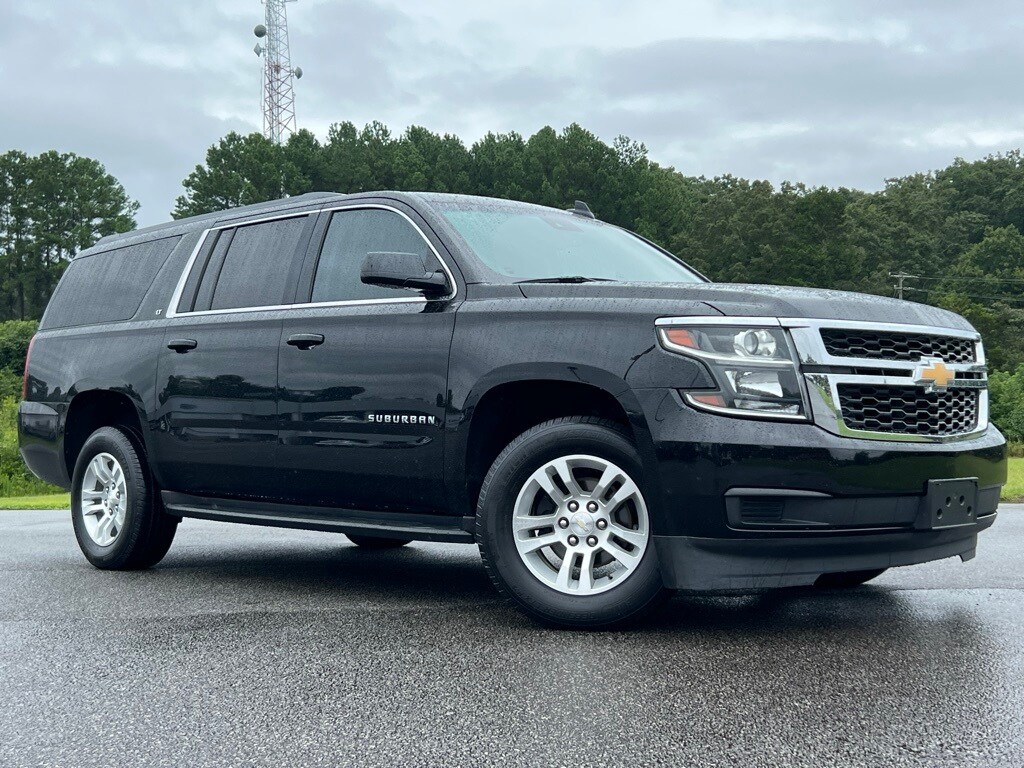 2019 Chevrolet Suburban LT photo 2