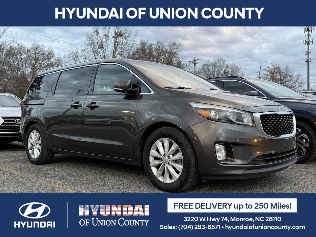 2015 Kia Sedona EX's photo