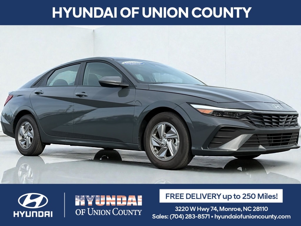 2025 Hyundai Elantra SE's photo