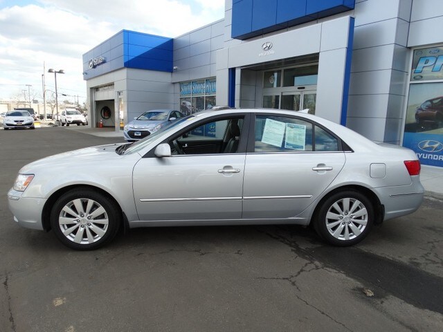 Used 2009 Hyundai Sonata LIMITED with VIN 5NPEU46C79H557975 for sale in Hicksville, NY
