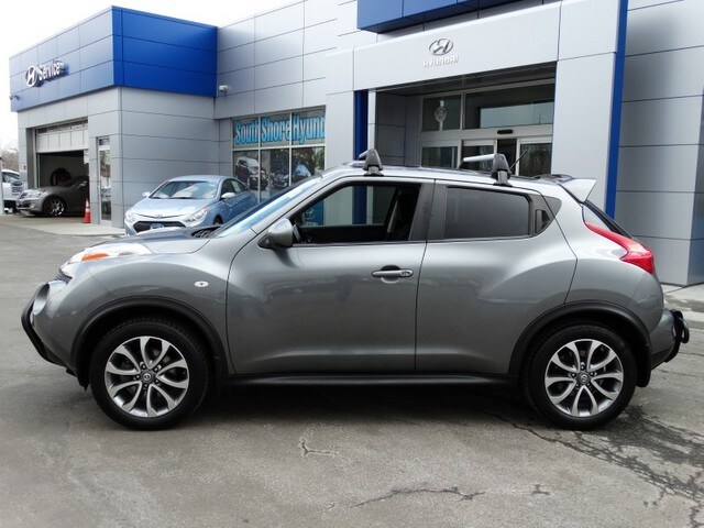 Used 2011 Nissan JUKE SV with VIN JN8AF5MV7BT011069 for sale in Hicksville, NY