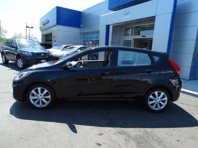 Certified 2013 Hyundai Accent SE with VIN KMHCU5AE7DU061722 for sale in Hicksville, NY