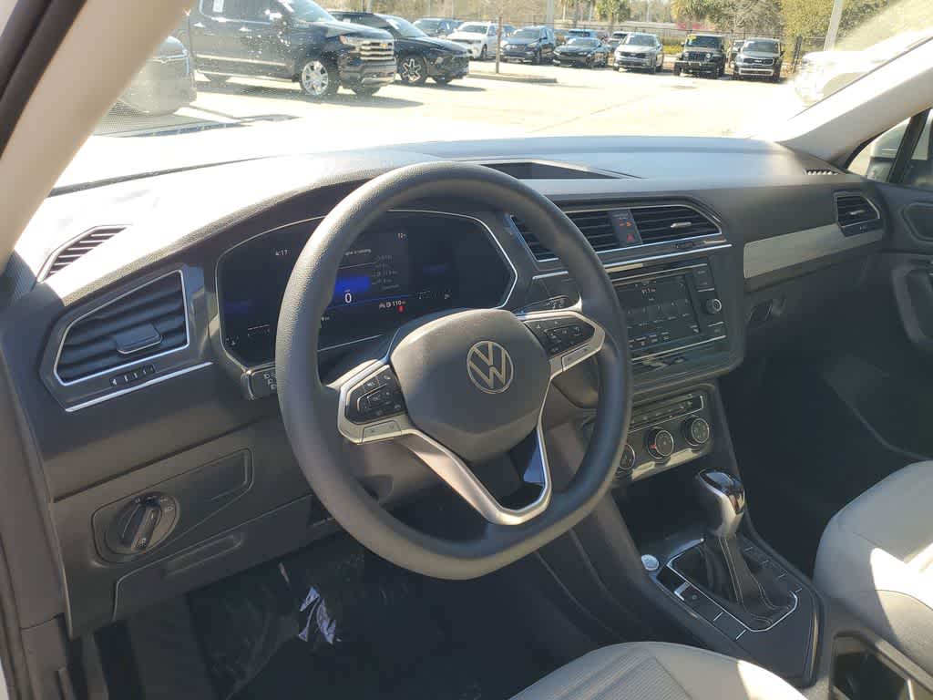 Thumbnail: 2023 Volkswagen Tiguan - 22