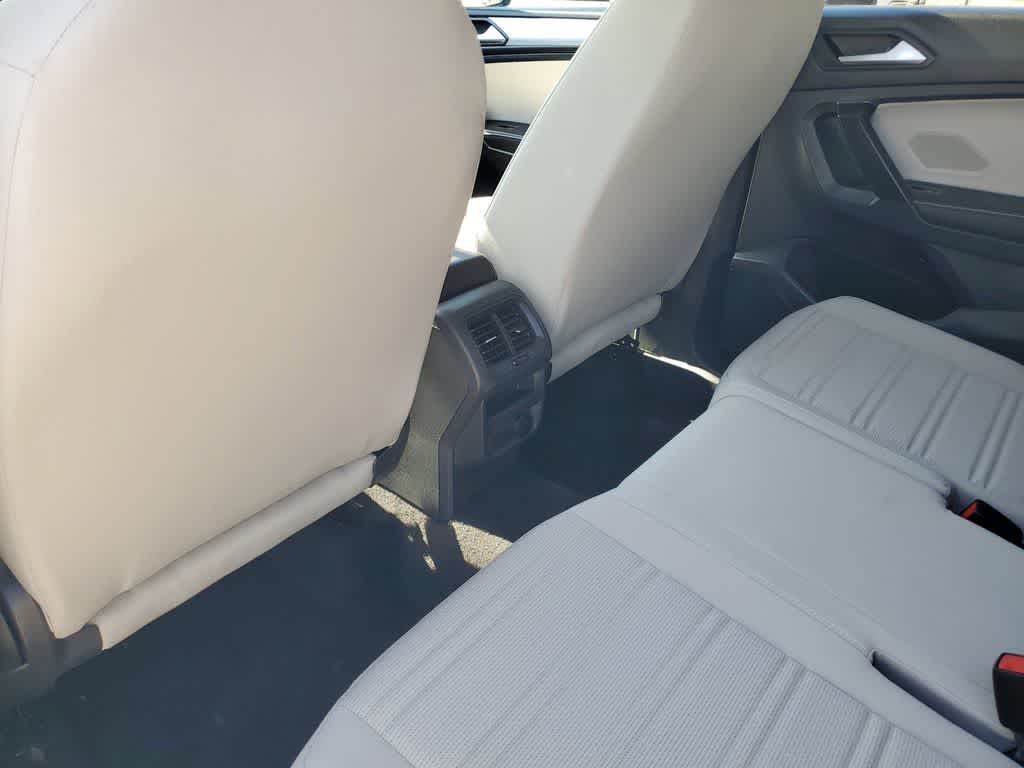 Thumbnail: 2023 Volkswagen Tiguan - 10