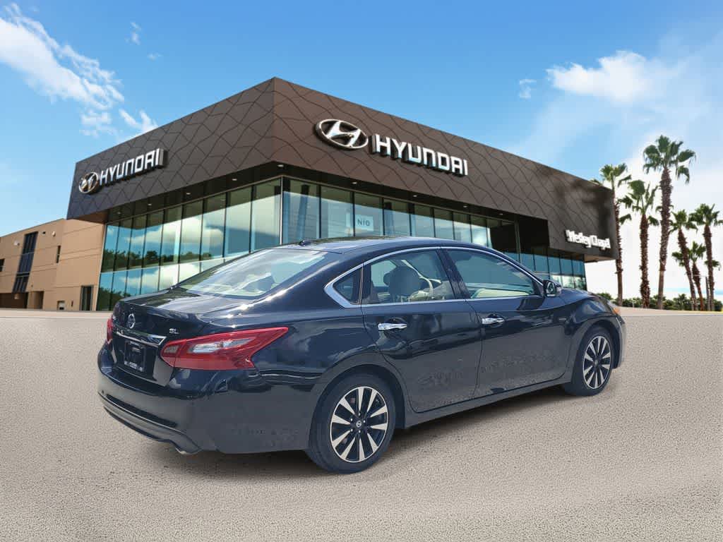 Thumbnail: 2018 Nissan Altima - 3
