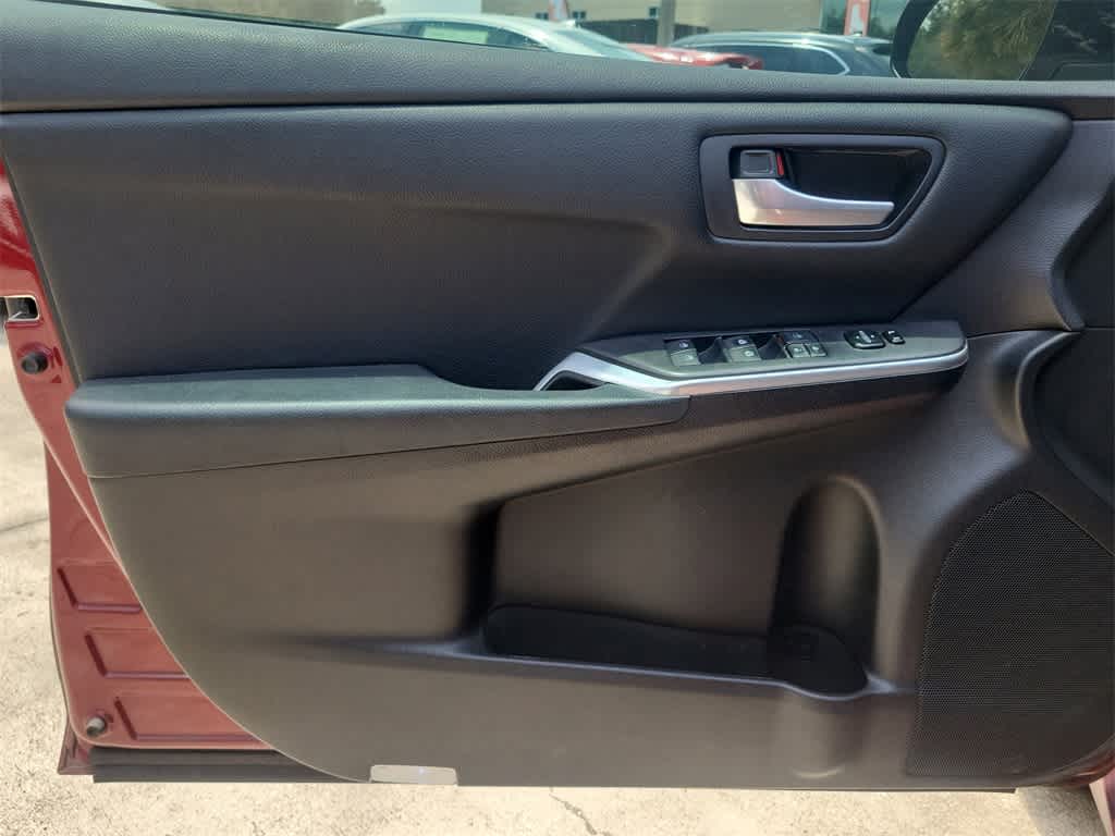 Thumbnail: 2016 Toyota Camry - 16