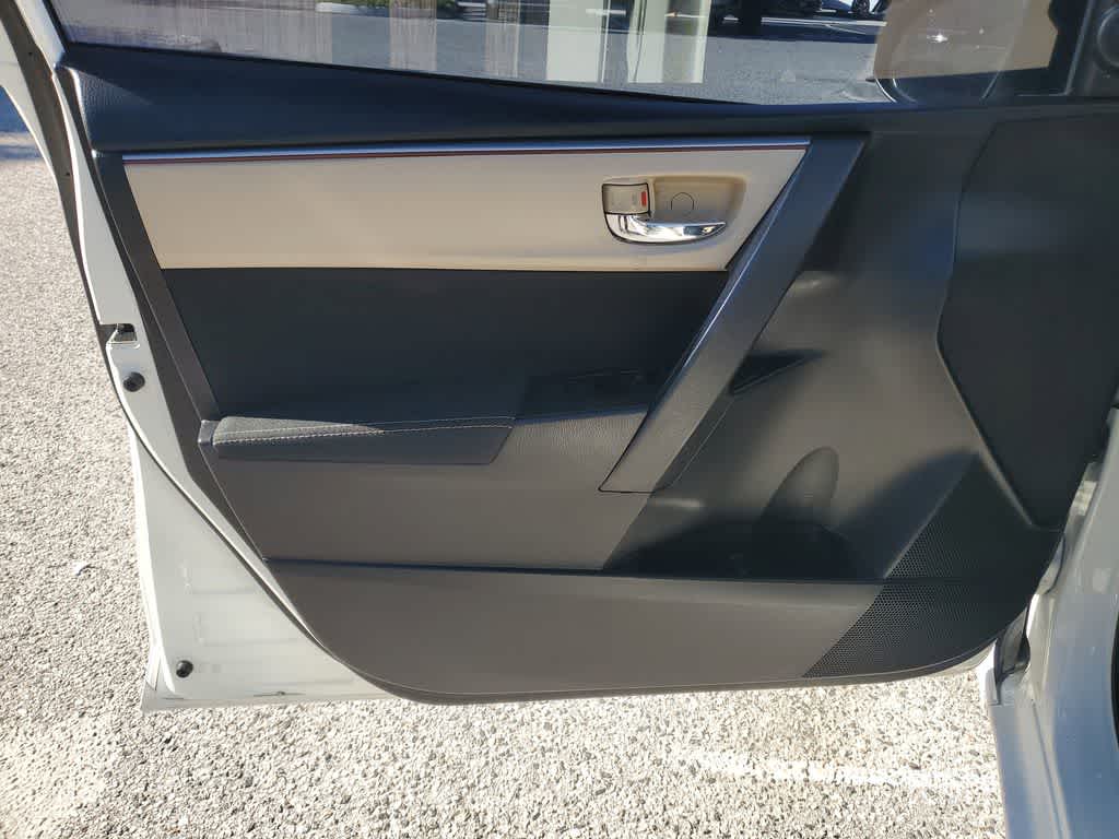 Thumbnail: 2015 Toyota Corolla - 16