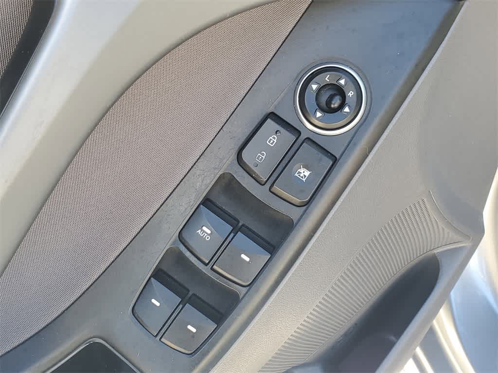 Thumbnail: 2016 Hyundai Elantra - 16