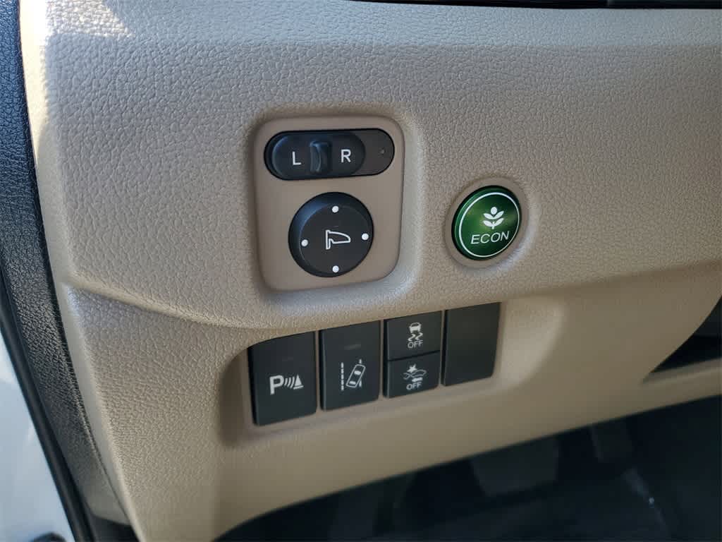 Thumbnail: 2018 Honda Pilot - 23