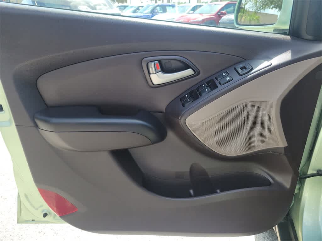 Thumbnail: 2011 Hyundai Tucson - 17