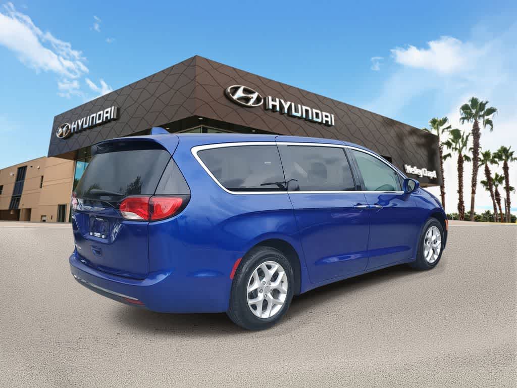 Thumbnail: 2020 Chrysler Pacifica - 3