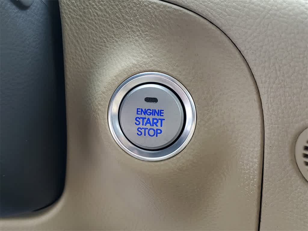 Thumbnail: 2013 Hyundai Genesis - 29