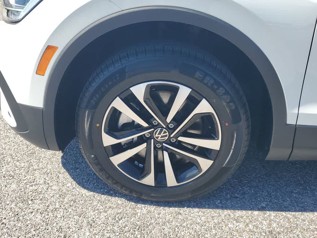 Thumbnail: 2023 Volkswagen Tiguan - 5