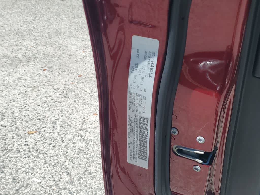 Thumbnail: 2019 Jeep Cherokee - 18