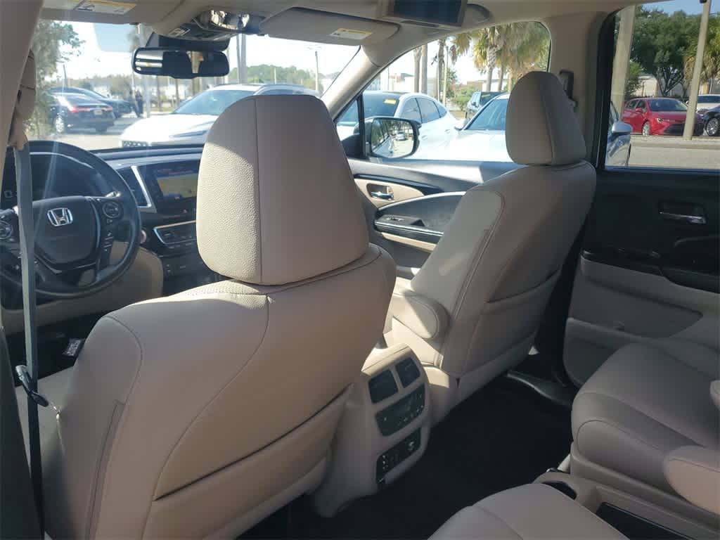 Thumbnail: 2018 Honda Pilot - 12