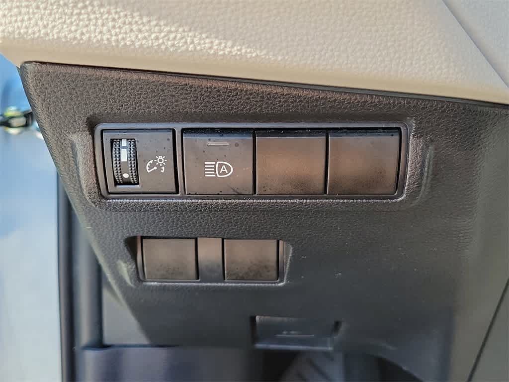 2023 Toyota Corolla Cross L 19