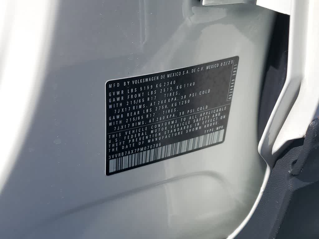 Thumbnail: 2023 Volkswagen Tiguan - 18