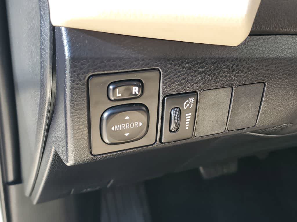 Thumbnail: 2015 Toyota Corolla - 20