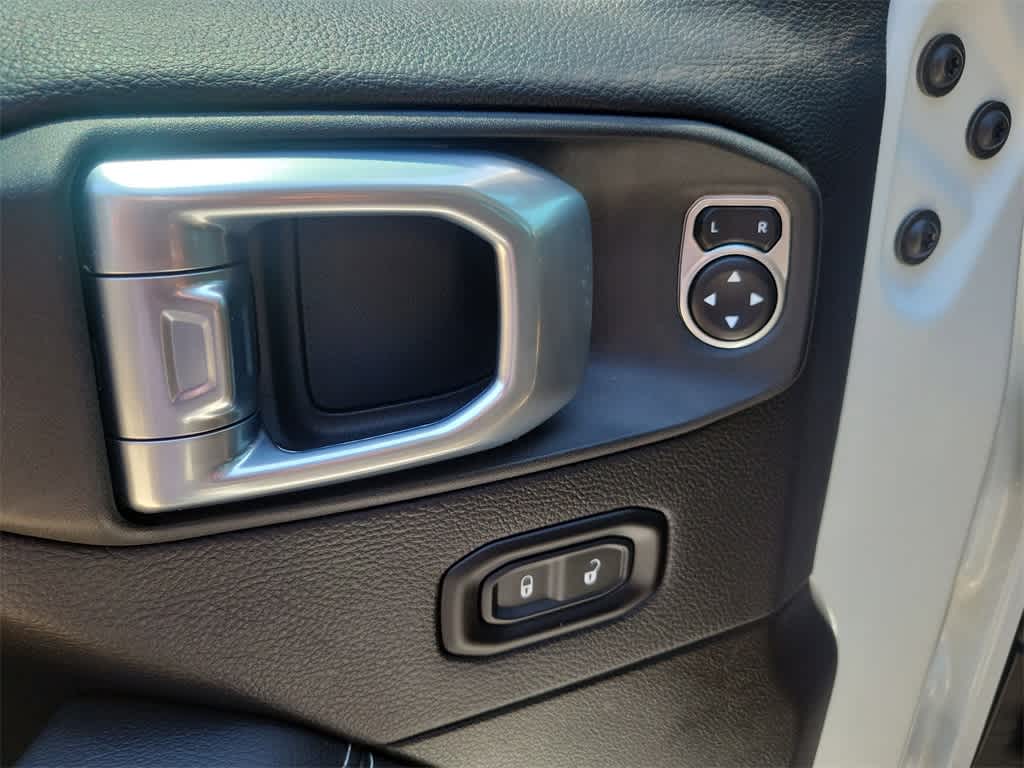 Thumbnail: 2021 Jeep Wrangler - 18