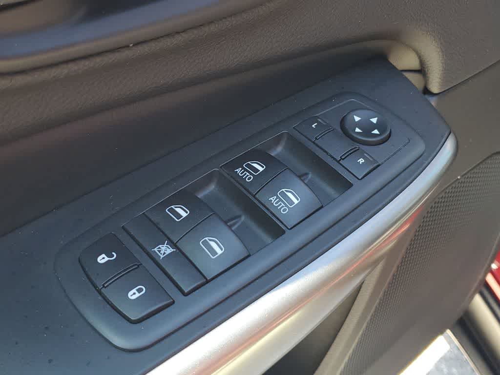 Thumbnail: 2019 Jeep Cherokee - 17