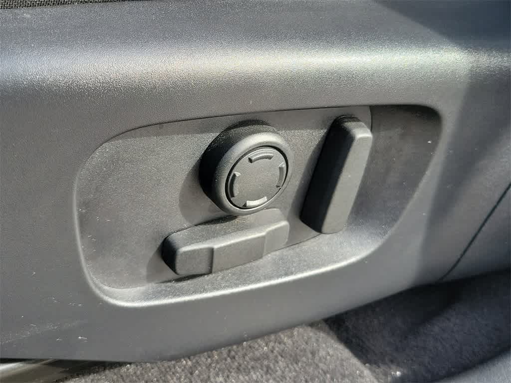 Thumbnail: 2024 Land Rover Discovery Sport - 22