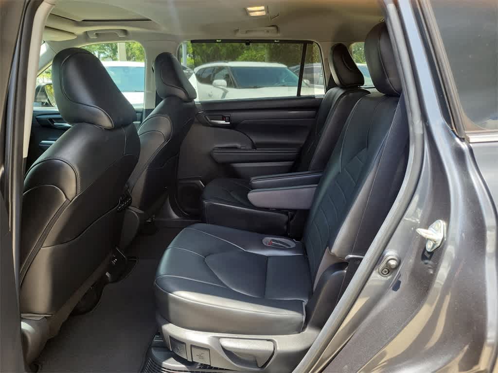 Thumbnail: 2020 Toyota Highlander - 10