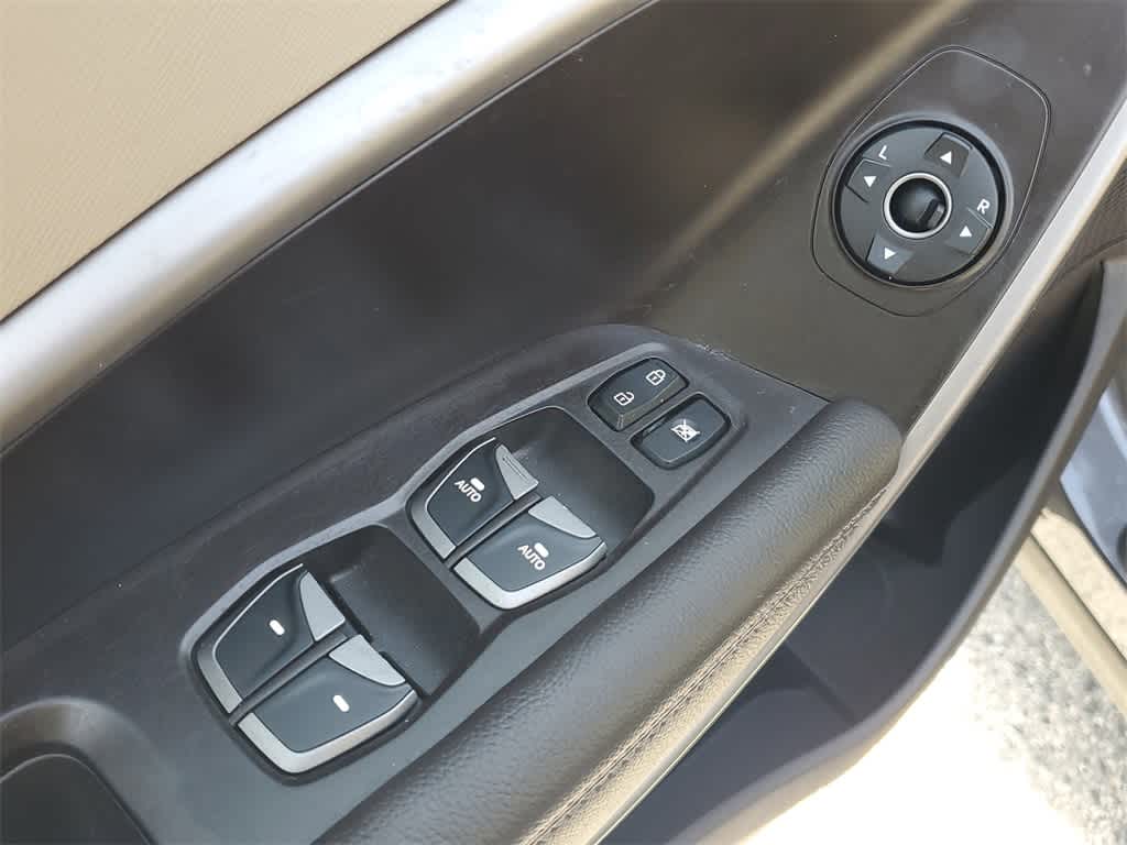 Thumbnail: 2015 Hyundai Santa Fe - 19