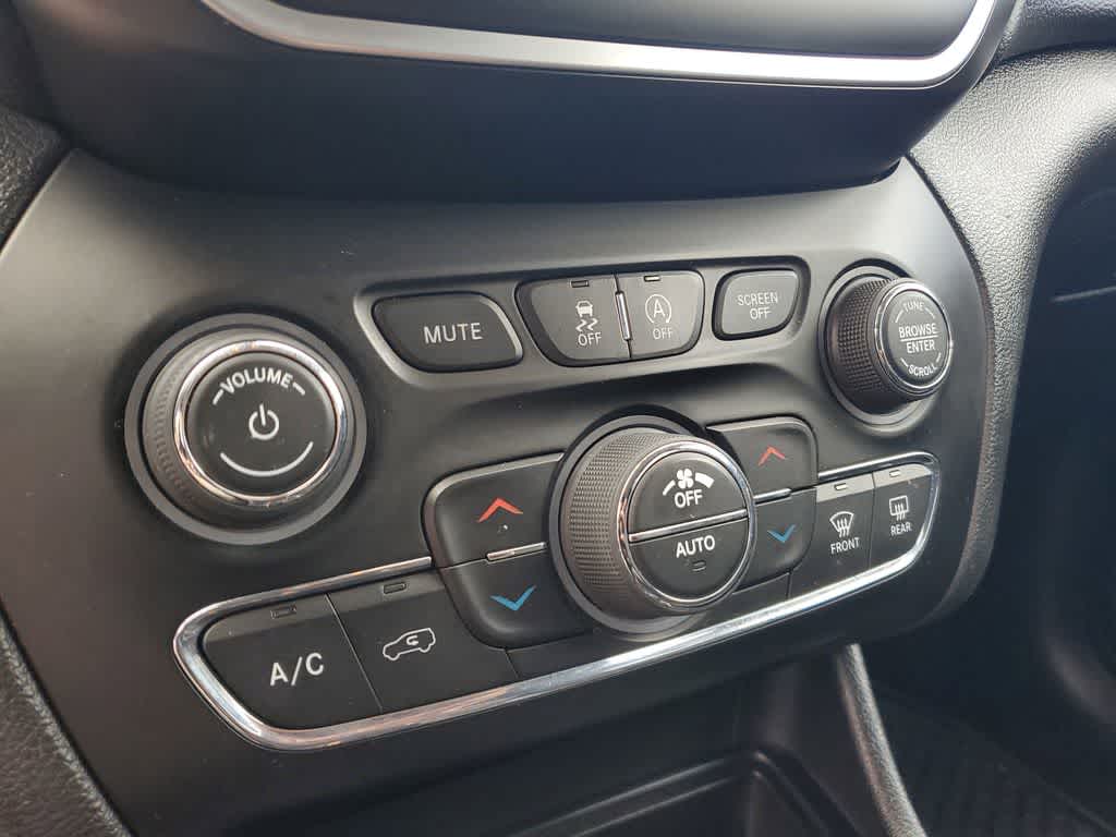 Thumbnail: 2019 Jeep Cherokee - 29