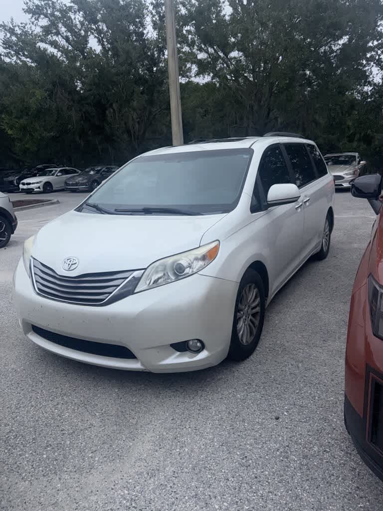 Thumbnail: 2015 Toyota Sienna - 5