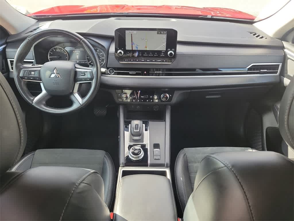 Thumbnail: 2024 Mitsubishi Outlander - 14