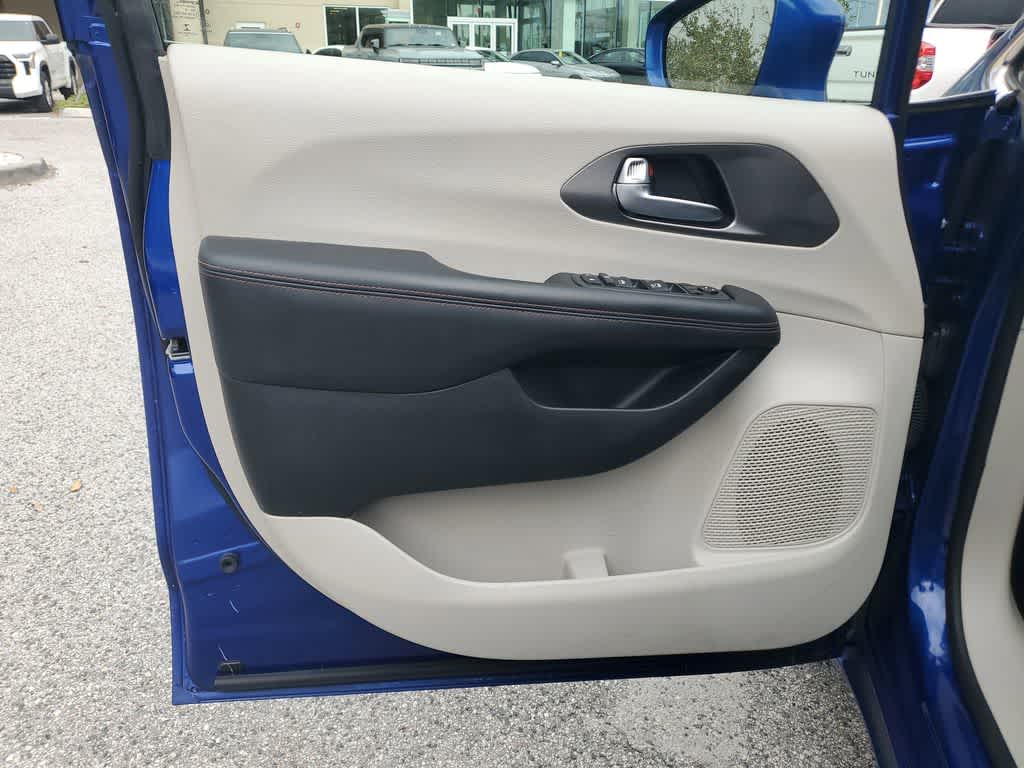 Thumbnail: 2020 Chrysler Pacifica - 15