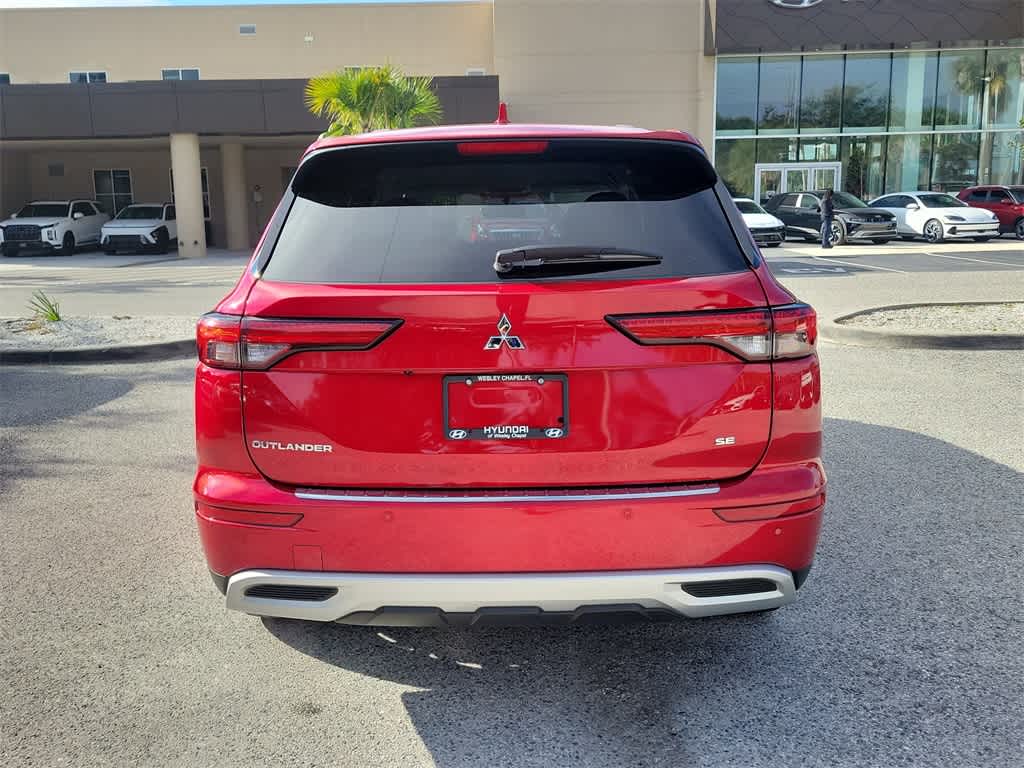 Thumbnail: 2024 Mitsubishi Outlander - 10