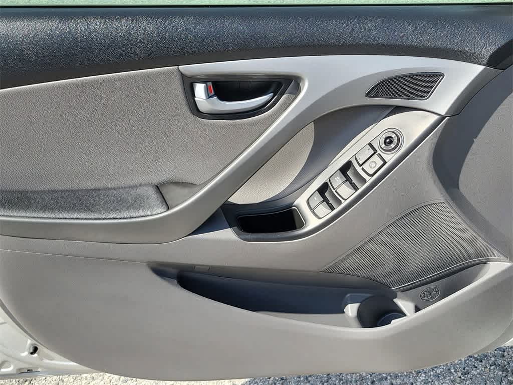 Thumbnail: 2015 Hyundai Elantra - 18