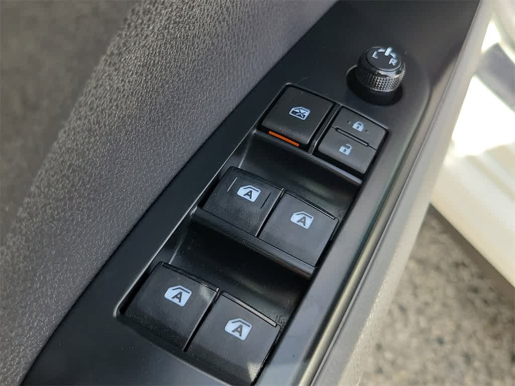 2020 Toyota Camry SE 22