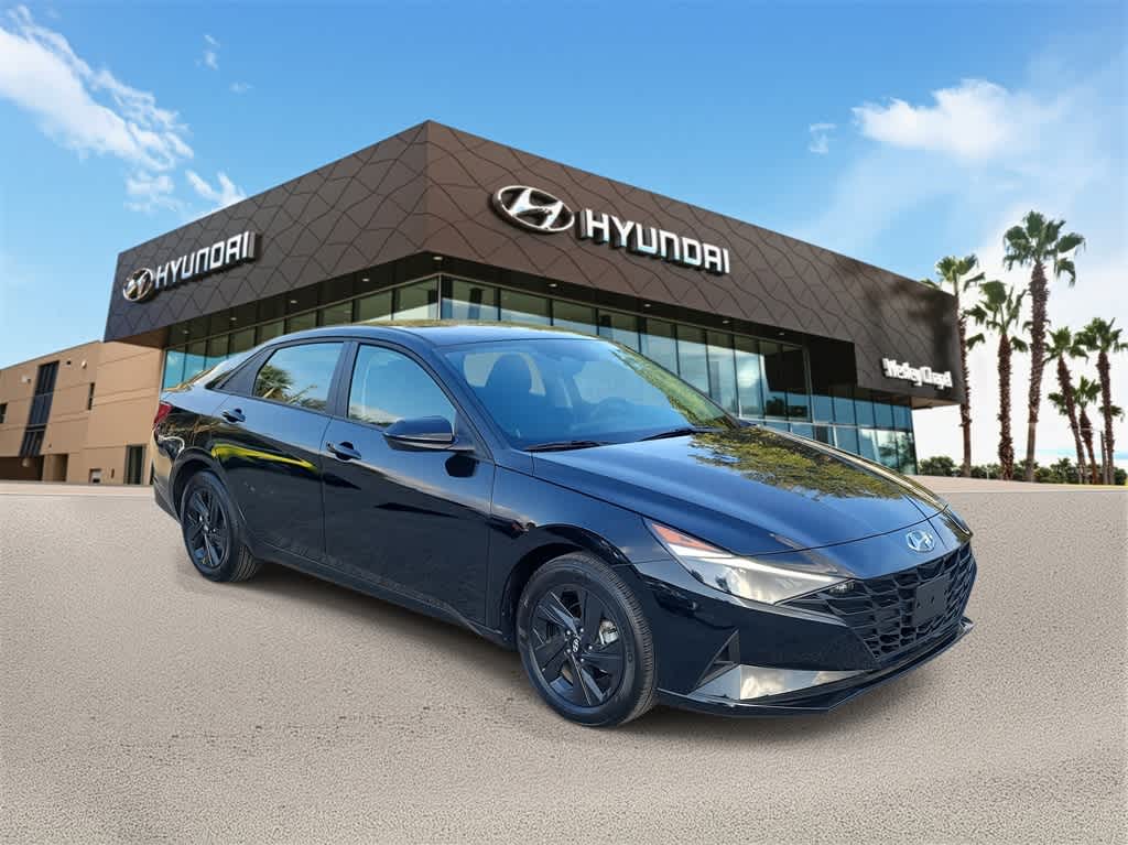 Thumbnail: 2023 Hyundai Elantra - 4