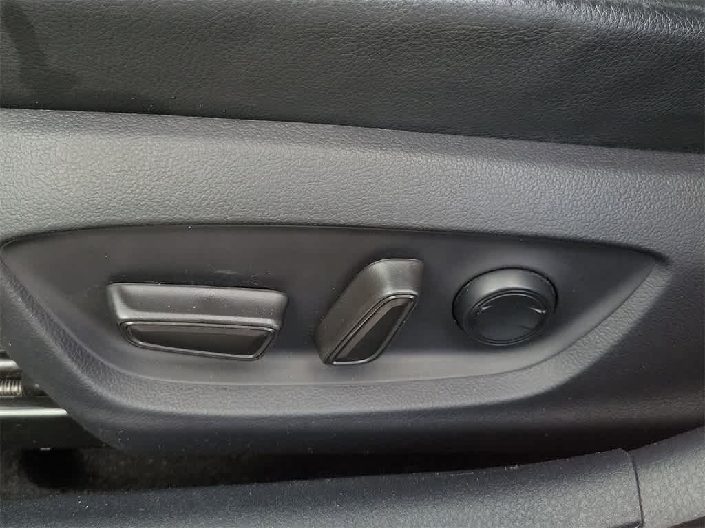 Thumbnail: 2018 Toyota Camry - 19