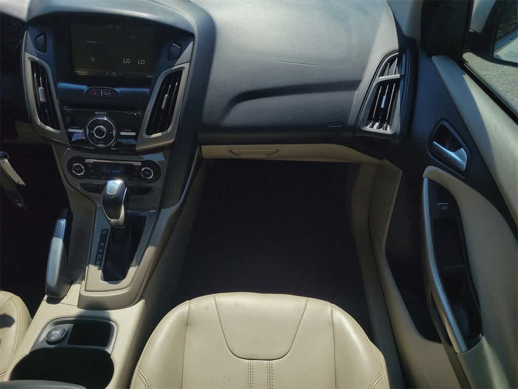 Thumbnail: 2012 Ford Focus - 15