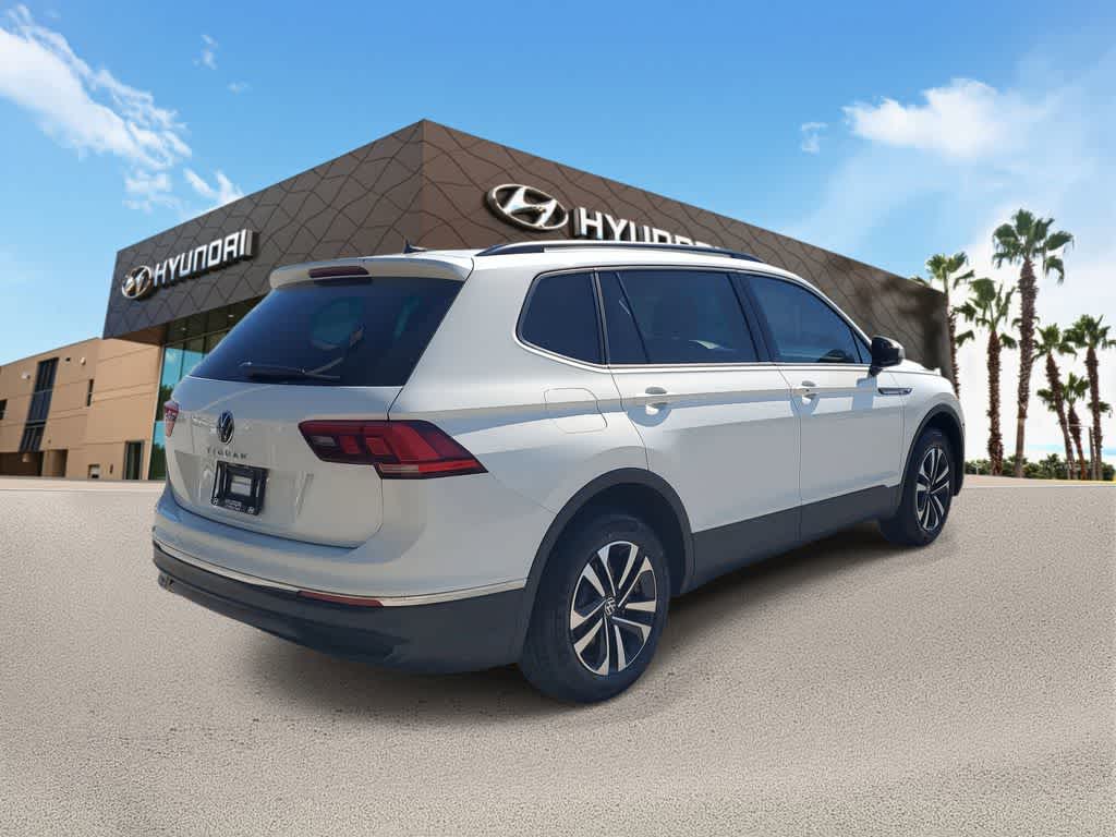 Thumbnail: 2023 Volkswagen Tiguan - 3
