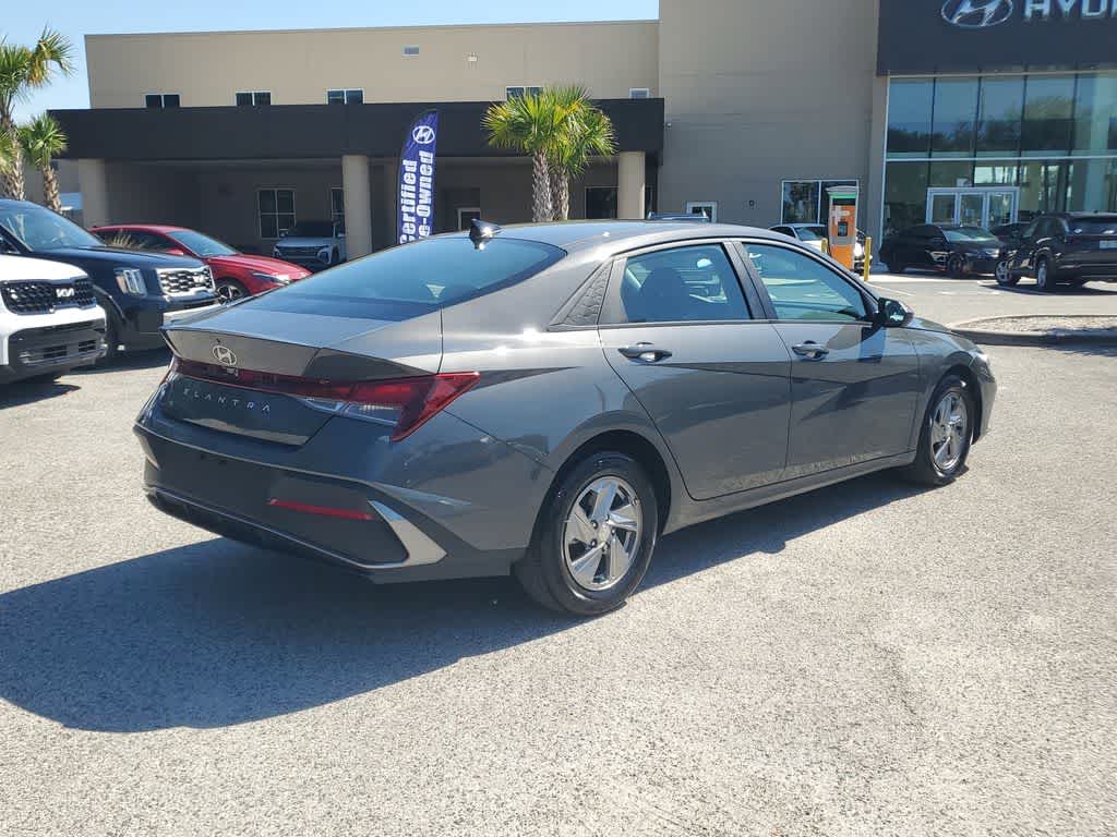 Thumbnail: 2024 Hyundai Elantra - 3