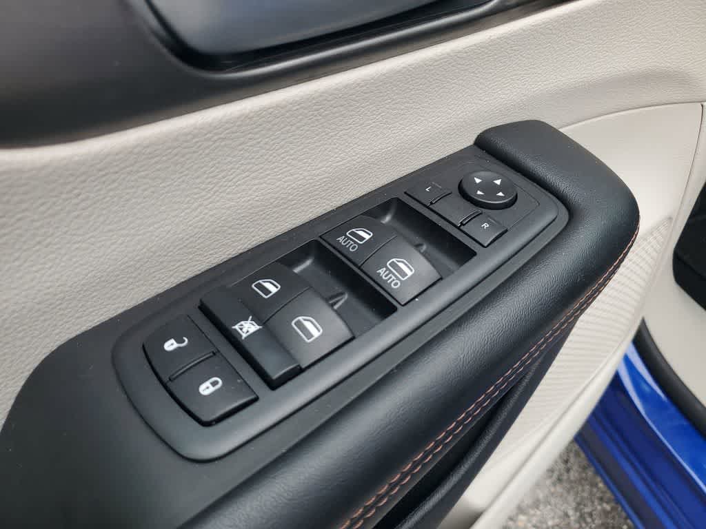 Thumbnail: 2020 Chrysler Pacifica - 16