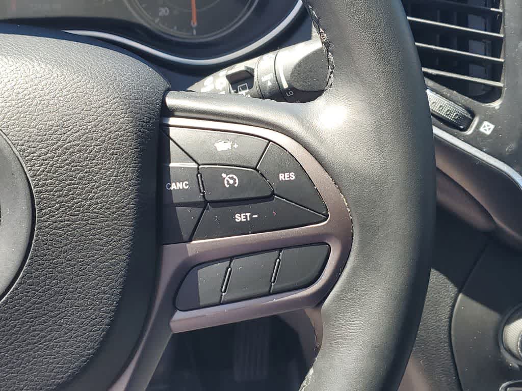 Thumbnail: 2019 Jeep Cherokee - 25