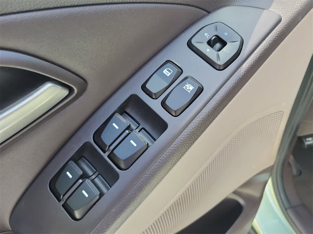 Thumbnail: 2011 Hyundai Tucson - 18