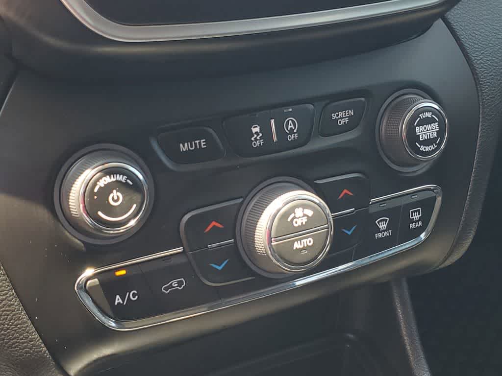 Thumbnail: 2020 Jeep Cherokee - 29